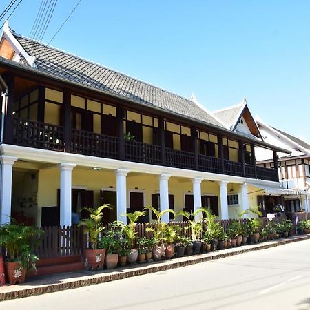 วิลลา สมพงศ์ Bed & Breakfast หลวงพระบาง ภายนอก รูปภาพ