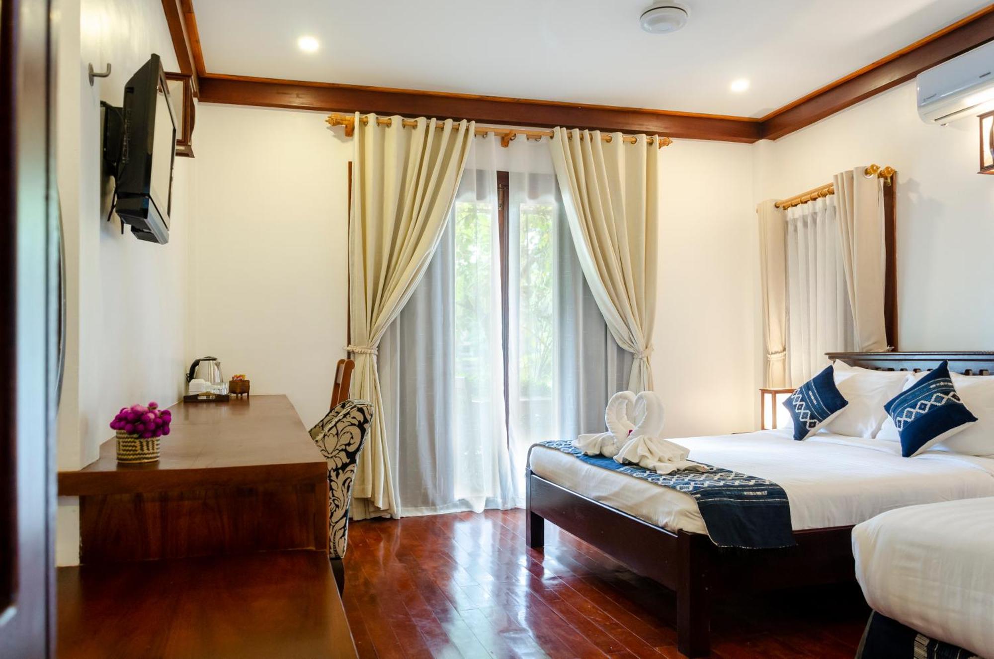 วิลลา สมพงศ์ Bed & Breakfast หลวงพระบาง ภายนอก รูปภาพ