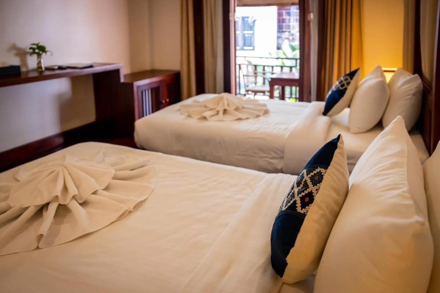 วิลลา สมพงศ์ Bed & Breakfast หลวงพระบาง ภายนอก รูปภาพ
