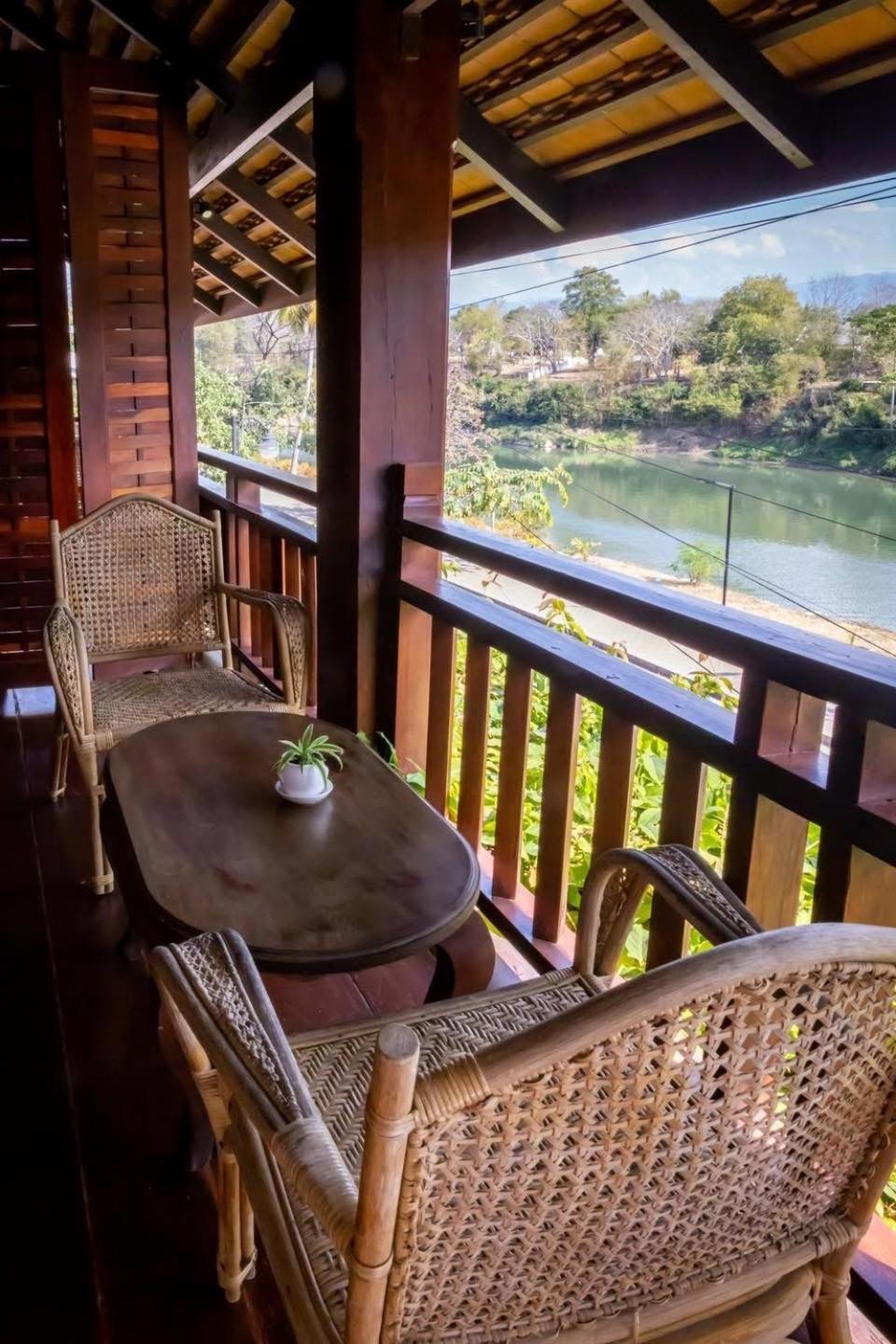 วิลลา สมพงศ์ Bed & Breakfast หลวงพระบาง ภายนอก รูปภาพ