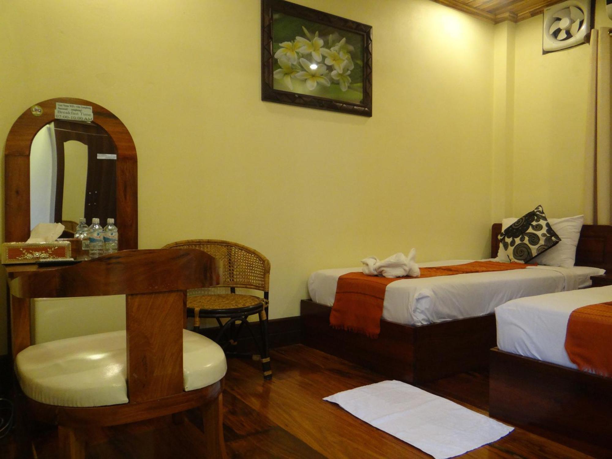 วิลลา สมพงศ์ Bed & Breakfast หลวงพระบาง ภายนอก รูปภาพ
