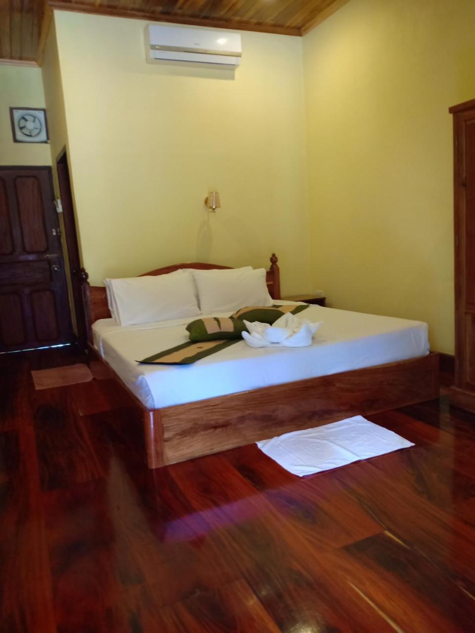 วิลลา สมพงศ์ Bed & Breakfast หลวงพระบาง ภายนอก รูปภาพ