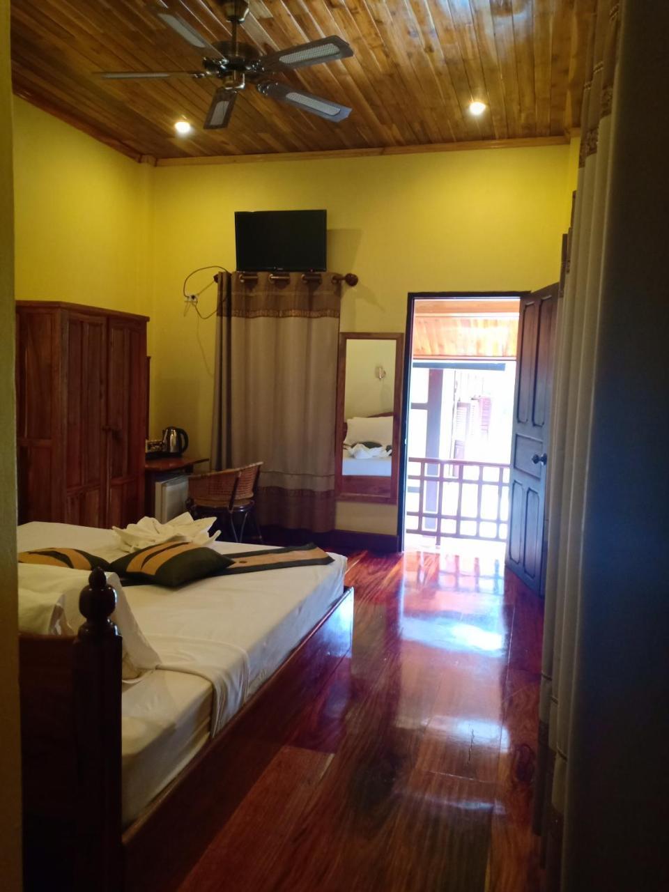 วิลลา สมพงศ์ Bed & Breakfast หลวงพระบาง ภายนอก รูปภาพ
