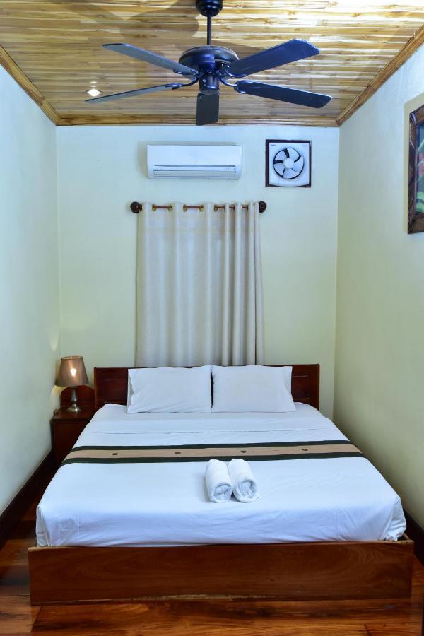 วิลลา สมพงศ์ Bed & Breakfast หลวงพระบาง ภายนอก รูปภาพ