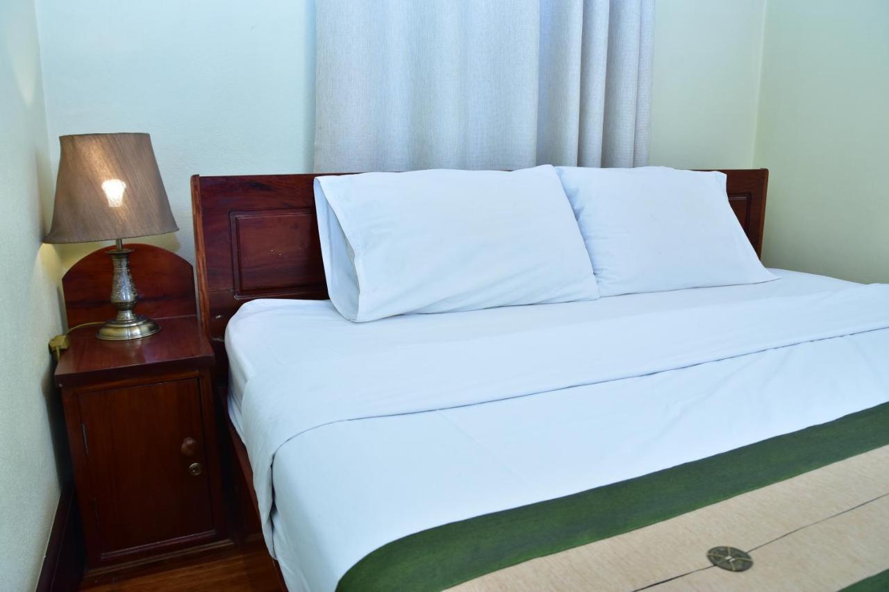 วิลลา สมพงศ์ Bed & Breakfast หลวงพระบาง ภายนอก รูปภาพ