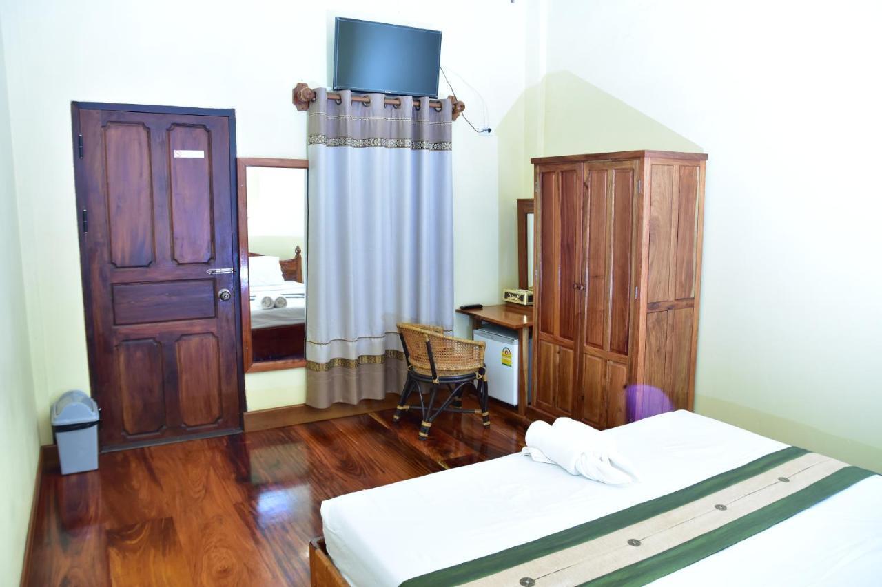 วิลลา สมพงศ์ Bed & Breakfast หลวงพระบาง ภายนอก รูปภาพ