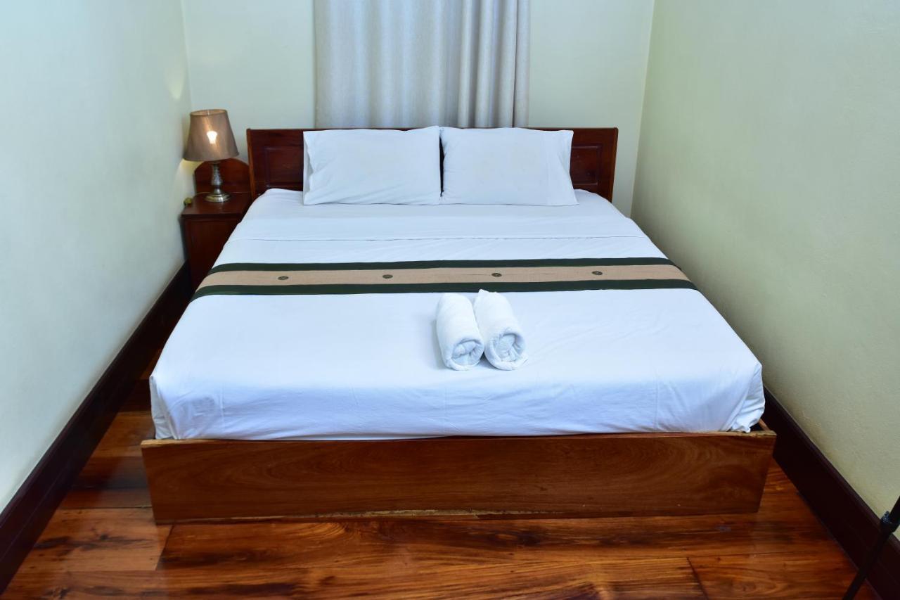 วิลลา สมพงศ์ Bed & Breakfast หลวงพระบาง ภายนอก รูปภาพ